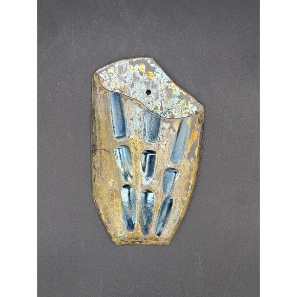 Primative Modern Brutalist Art Pottery Wall Pocket Signed Simmons - Picture 1 of 7